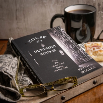 House of a Hundred Rooms Book